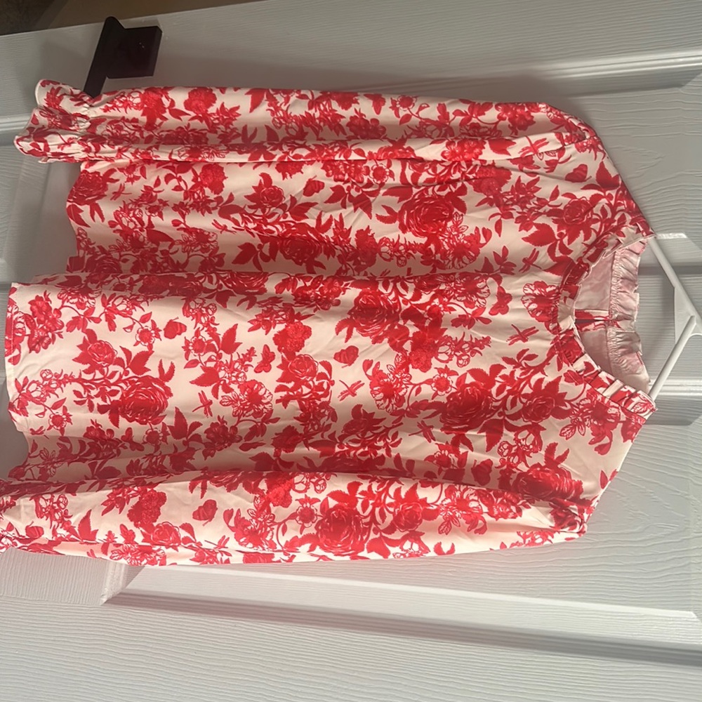 Key hole red and cream blouse